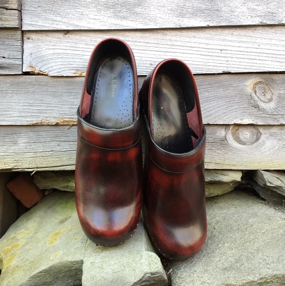 Burnt burgundy L.L. Bean clogs - Picture 2 of 6